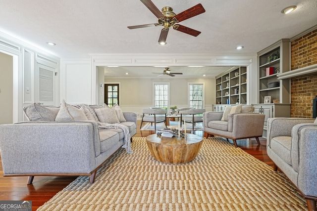 235 Oak Leaf Circle, Roswell, GA 30075