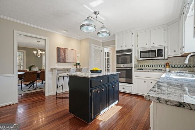 235 Oak Leaf Circle, Roswell, GA 30075