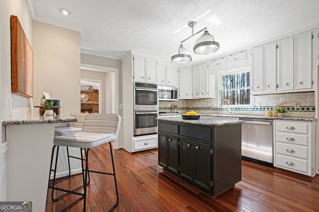 235 Oak Leaf Circle, Roswell, GA 30075