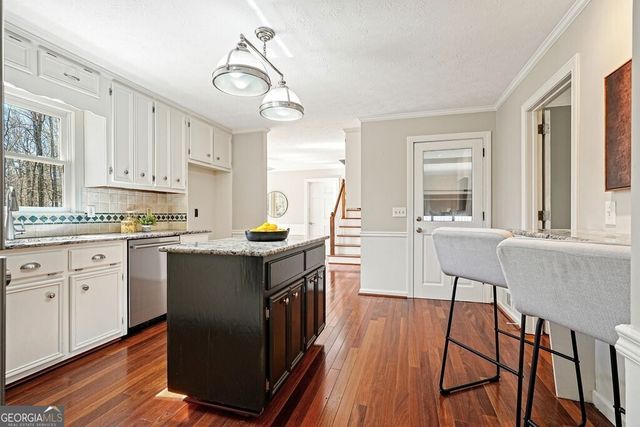 235 Oak Leaf Circle, Roswell, GA 30075