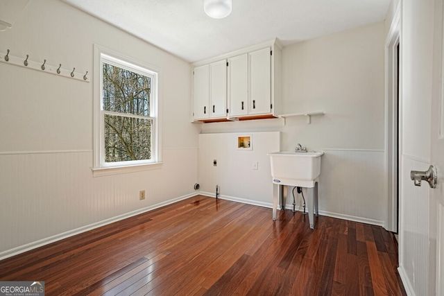 235 Oak Leaf Circle, Roswell, GA 30075