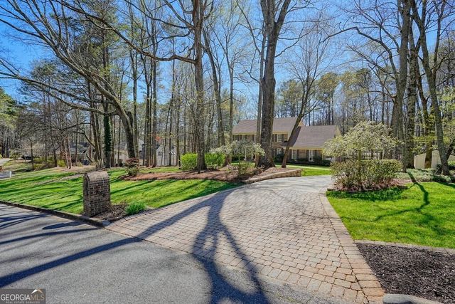 235 Oak Leaf Circle, Roswell, GA 30075