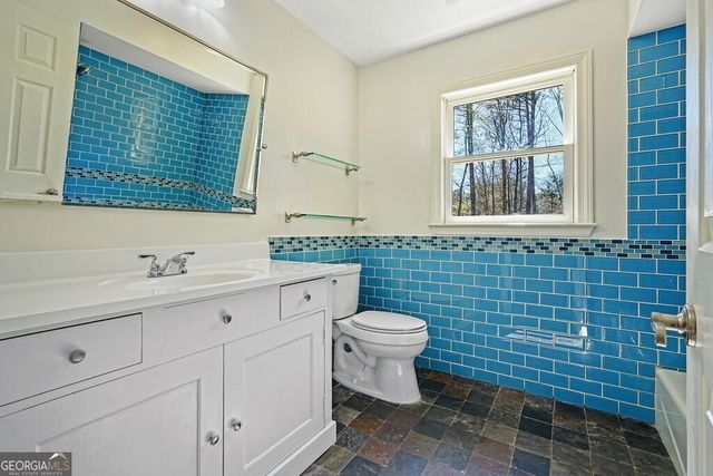 235 Oak Leaf Circle, Roswell, GA 30075