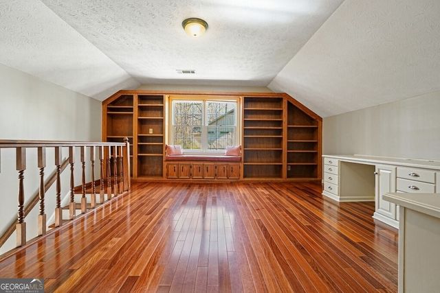 235 Oak Leaf Circle, Roswell, GA 30075