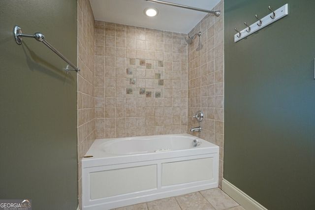 235 Oak Leaf Circle, Roswell, GA 30075