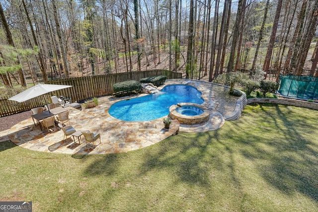 235 Oak Leaf Circle, Roswell, GA 30075
