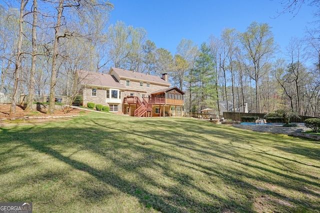 235 Oak Leaf Circle, Roswell, GA 30075