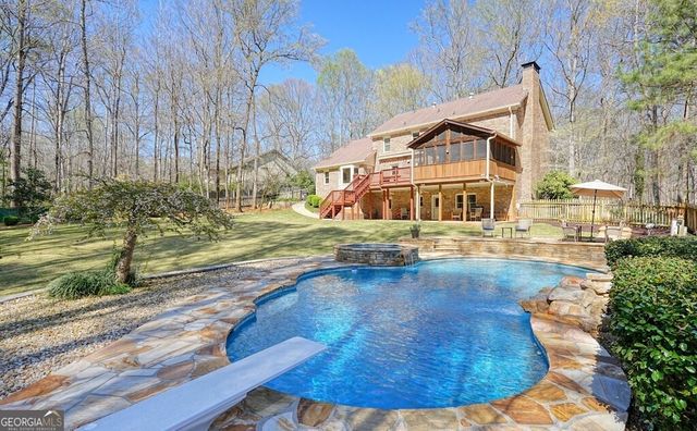 235 Oak Leaf Circle, Roswell, GA 30075
