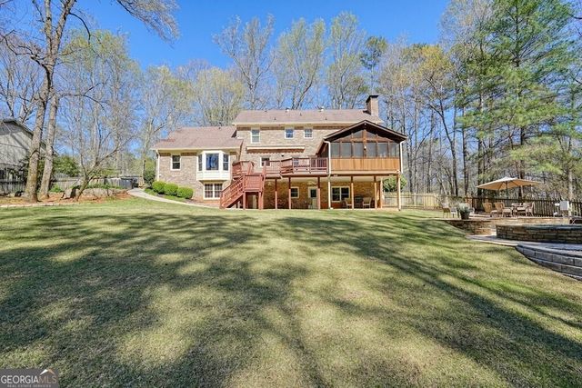 235 Oak Leaf Circle, Roswell, GA 30075