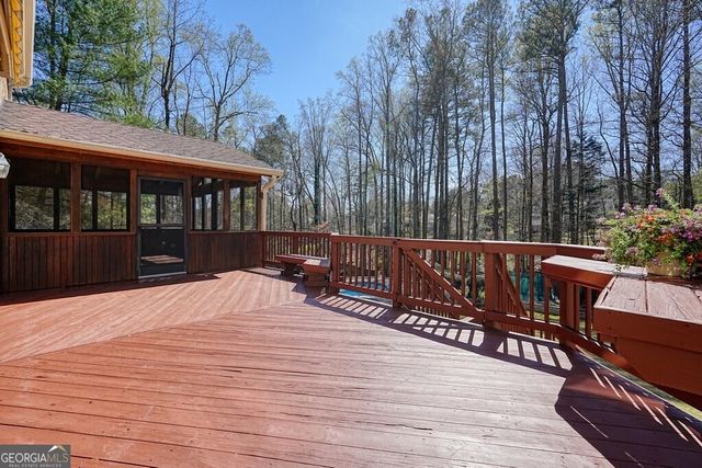 235 Oak Leaf Circle, Roswell, GA 30075