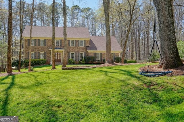 235 Oak Leaf Circle, Roswell, GA 30075