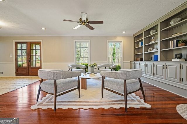 235 Oak Leaf Circle, Roswell, GA 30075