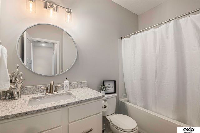 21707 McClellan Drive, Gretna, NE 68028