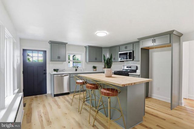 20 N EMIGS MILL RD, York, PA 17408