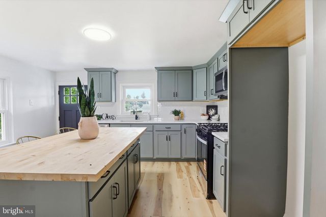 20 N EMIGS MILL RD, York, PA 17408