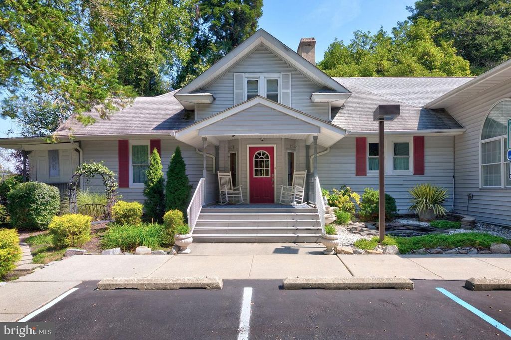 236 BLACK HORSE PIKE, BLACKWOOD, NJ 08012 — exterior
