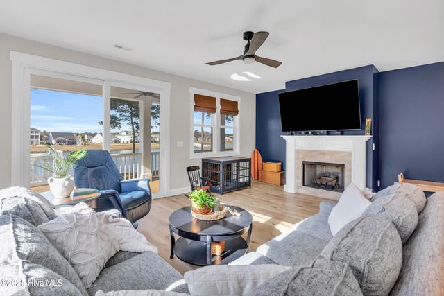 238 Spicer Lake Drive, Holly Ridge, NC 28445