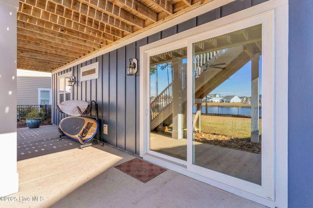 238 Spicer Lake Drive, Holly Ridge, NC 28445