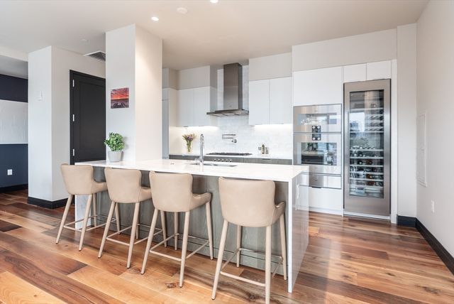 300 Pier 4 Blvd PH J, Boston, MA 02210