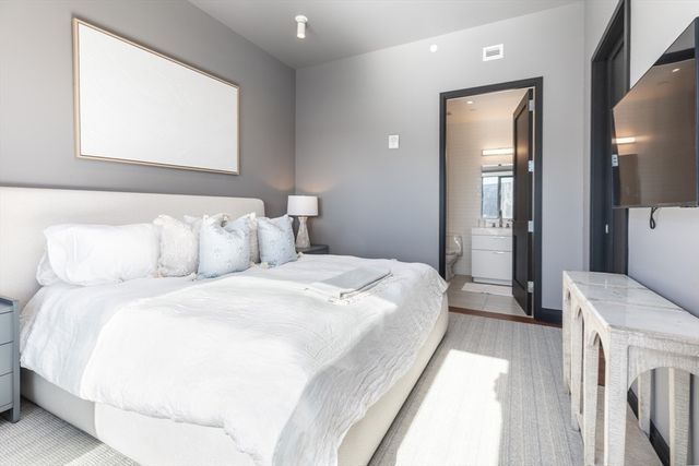 300 Pier 4 Blvd PH J, Boston, MA 02210