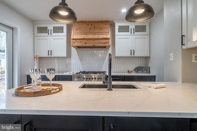 4233 LINDEN ST, Fairfax, VA 22030