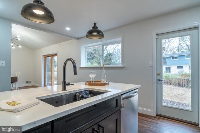 4233 LINDEN ST, Fairfax, VA 22030