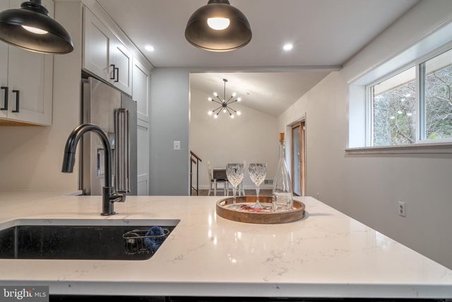 4233 LINDEN ST, Fairfax, VA 22030