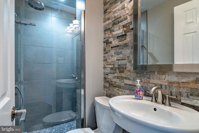 4233 LINDEN ST, Fairfax, VA 22030