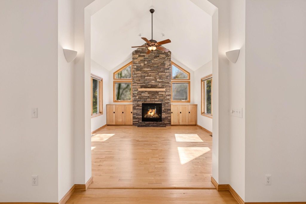 787 Ashley Drive, Chaska, MN 55318 — photo 4