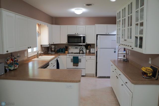 1005 South Drive S, Fargo, ND 58103