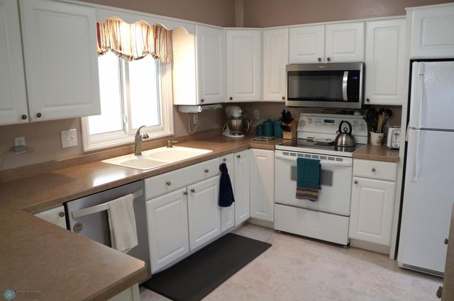 1005 South Drive S, Fargo, ND 58103