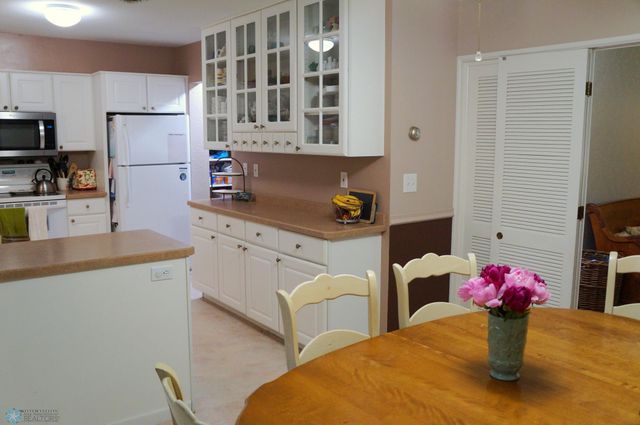 1005 South Drive S, Fargo, ND 58103