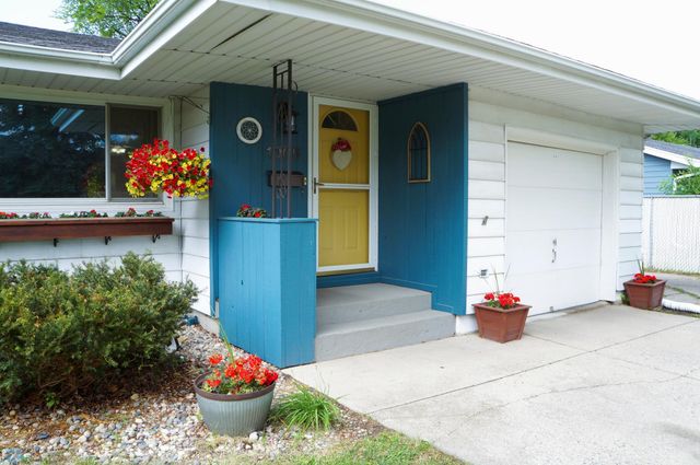 1005 South Drive S, Fargo, ND 58103
