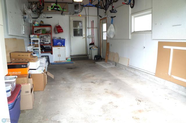1005 South Drive S, Fargo, ND 58103