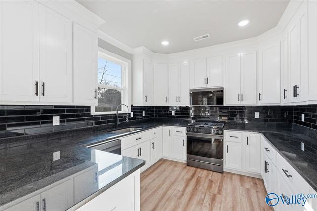 1727 Oakwood Avenue NE, Huntsville, AL 35811