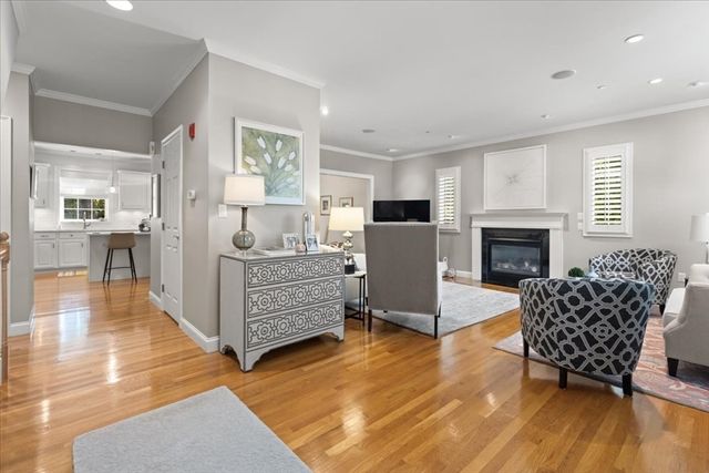 923 Lagrange St 0, Boston, MA 02132