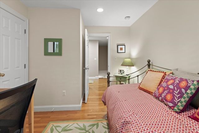 923 Lagrange St 0, Boston, MA 02132