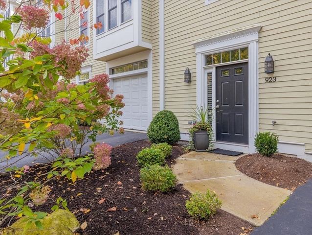 923 Lagrange St 0, Boston, MA 02132