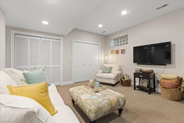 923 Lagrange St 0, Boston, MA 02132