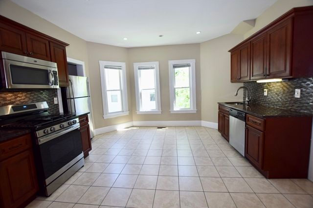 198 Reed St. 1, Rockland, MA 02370