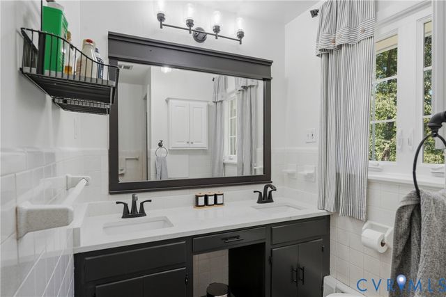 12600 Brook Ln, Chester, VA 23831