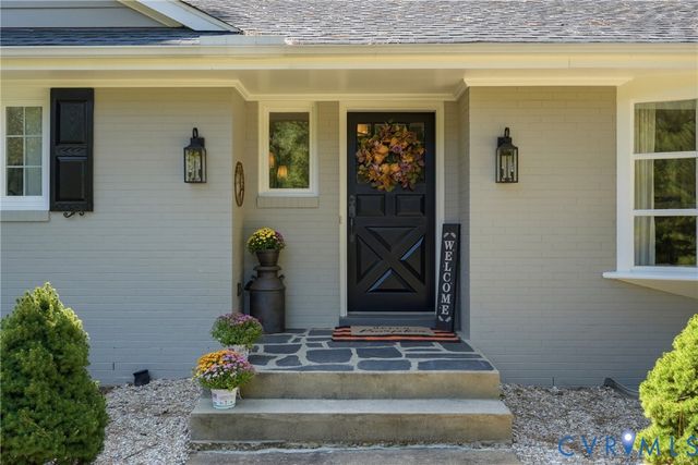 12600 Brook Ln, Chester, VA 23831