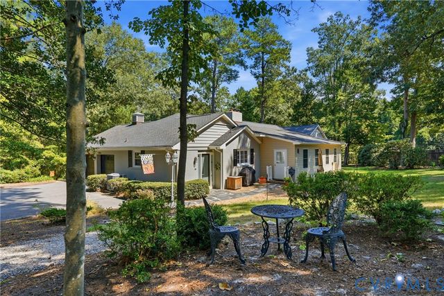 12600 Brook Ln, Chester, VA 23831