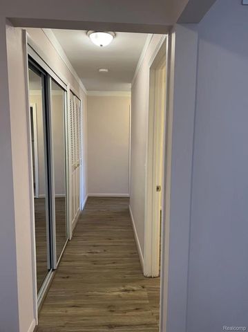 474 Fox Hills Drive N, Bloomfield Charter Township, MI 48304