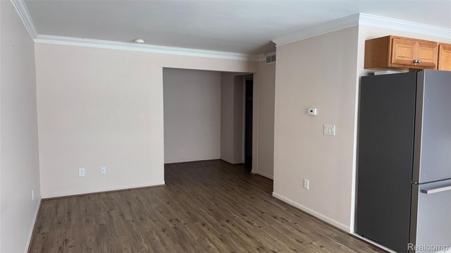 474 Fox Hills Drive N, Bloomfield Charter Township, MI 48304