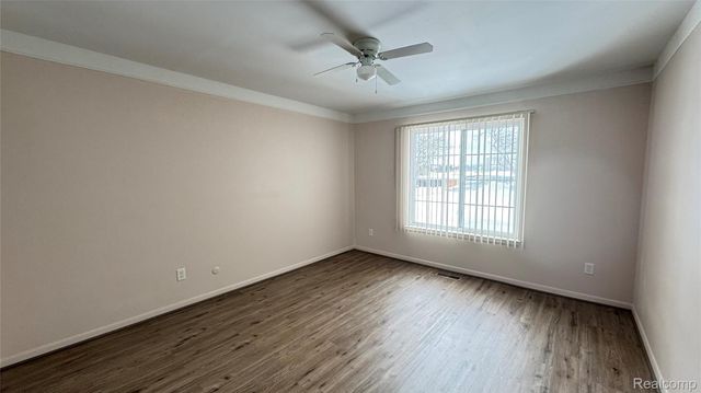 474 Fox Hills Drive N, Bloomfield Charter Township, MI 48304