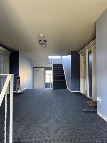 474 Fox Hills Drive N, Bloomfield Charter Township, MI 48304