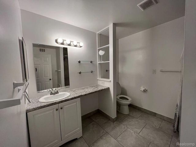 474 Fox Hills Drive N, Bloomfield Charter Township, MI 48304