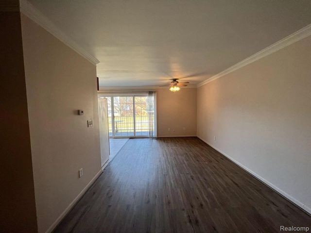 474 Fox Hills Drive N, Bloomfield Charter Township, MI 48304