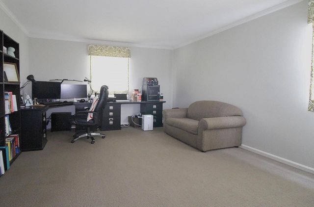 10205 N Kenilworth CIRCLE, Mequon, WI 53092